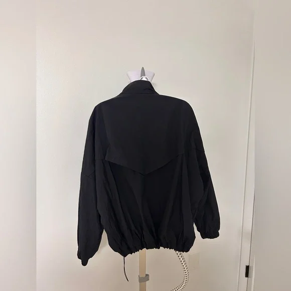 WOMEN'S NIKE SPORTSWEAR ESSENTIAL WINDRUNNER WOVEN JACKET - Picture 8 of 10